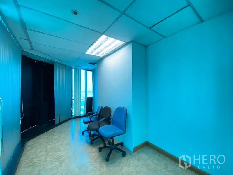 Office Space for rent - Small waiting or breakout area with swivel chairs beside panoramic windows.
