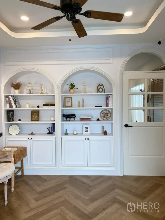 Detached House for sale in Sai Mai, Bangkok - Bright room with arched built-in white bookcases and a ceiling fan.