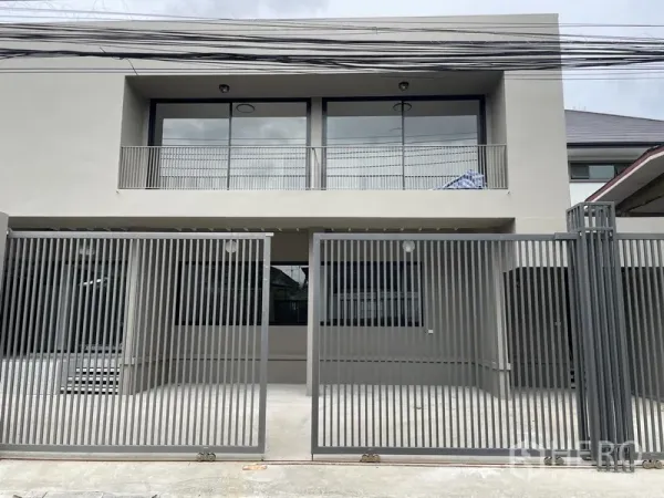 Home Office for rent in Khlong Toei, Bangkok - Front facade with double metal gates and large upper-floor windows