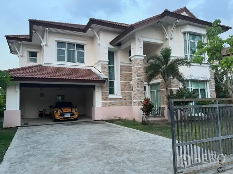 Detached House for rent or sale in Lat Krabang, Bangkok - Two-storey detached house in Lat Krabang, Bangkok with tiled roof, driveway and covered garage.