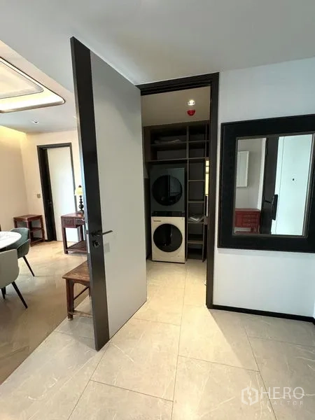 คอนโด ให้เช่าในWatthana, Bangkok - ห้องอเนกประสงค์พร้อมชั้นเก็บของและเครื่องซักผ้า–อบผ้าแบบซ้อน
