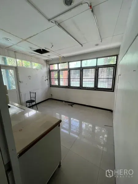 Retail Space for rent in Watthana, Bangkok - Bright back-of-house room with tiled floors, counter and multiple windows.