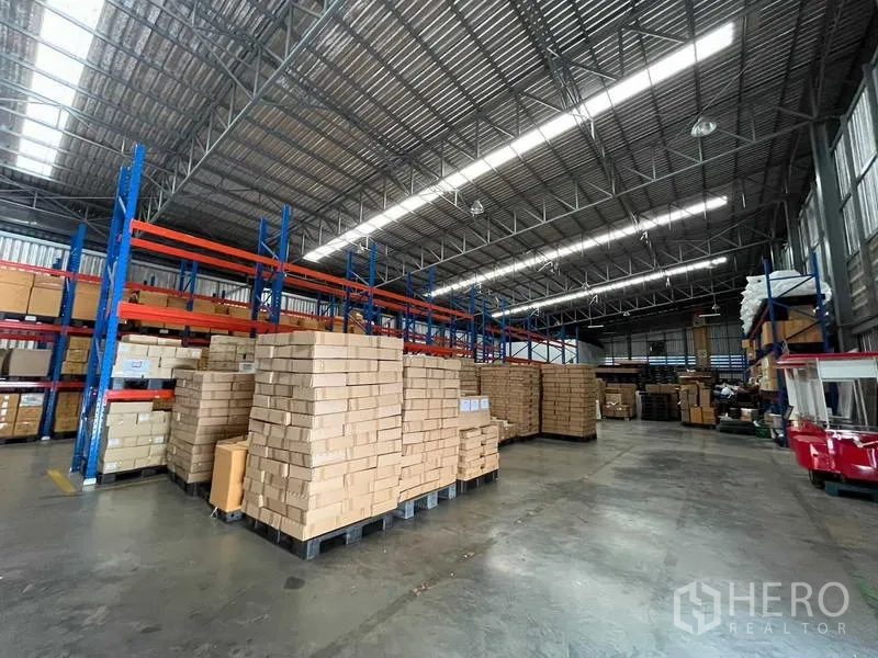 Warehouse for rent or sale in Nonthaburi - Warehouse storage zone with palletized cartons and adjustable racking.