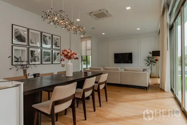 Detached House for rent in Saphan Sung, Bangkok - Open-plan dining and living area with pendant lights and sliding glass doors.