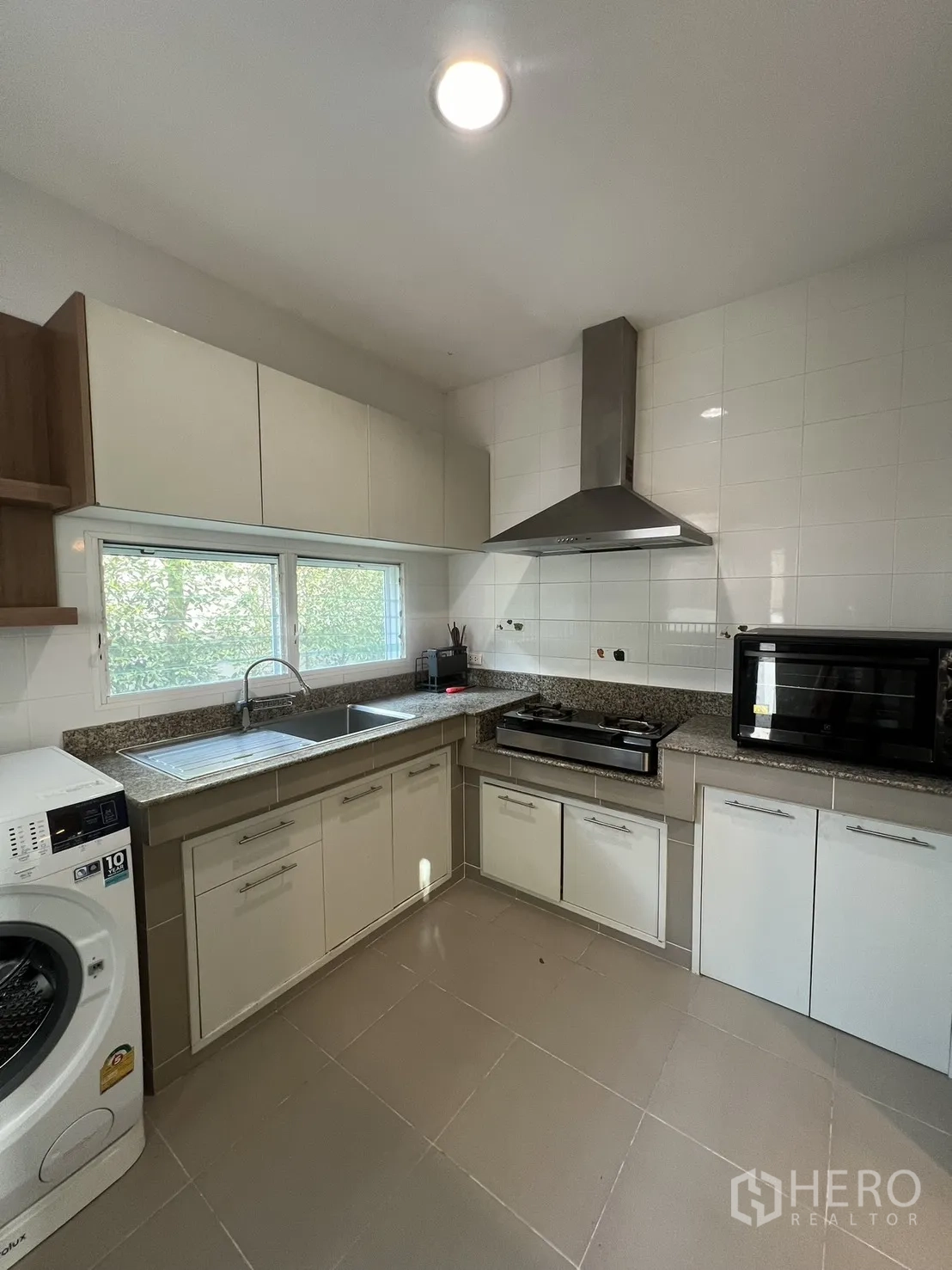 Property Image #23 for property HRE00542