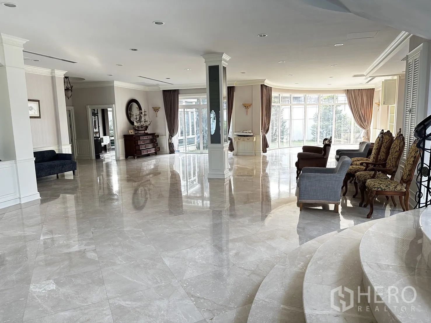 Detached House for rent in Chatuchak, Bangkok - Expansive living area with glossy marble floors and large windows.