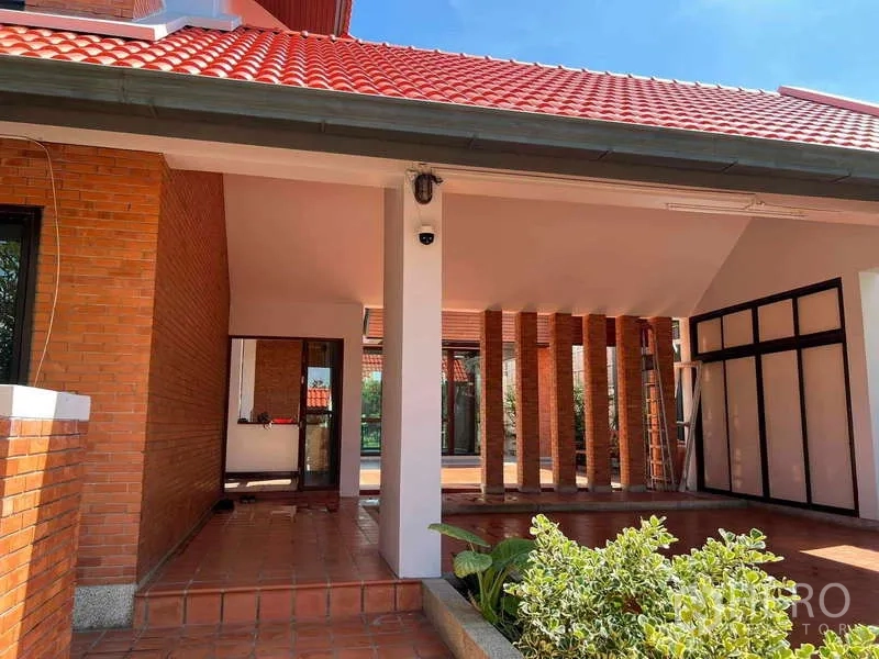 Detached House for rent in Bang Phli, Samut Prakan - Spacious covered terrace with columns and brick accents connecting indoor and outdoor areas.