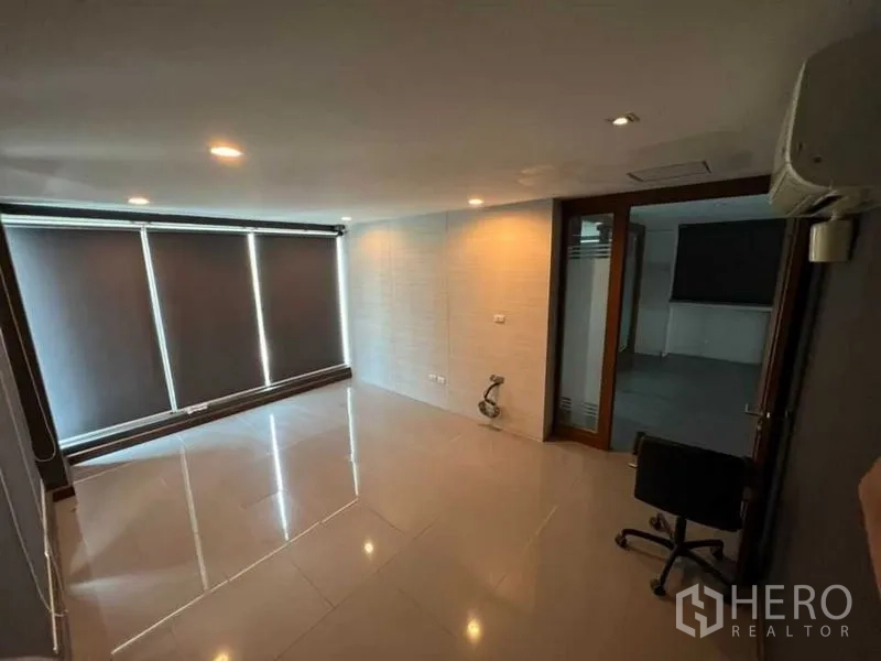 Home Office for rent or sale in Bang Phli, Samut Prakan - Private office room with glossy tiles, roller blinds, and recessed lighting.
