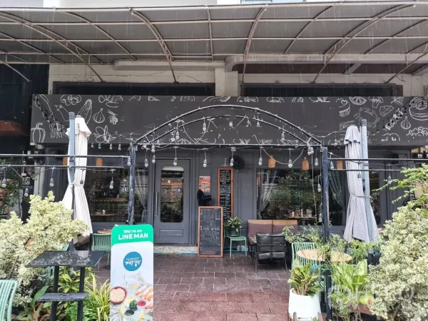 Retail Space for rent in Watthana, Bangkok - Shopfront under a canopy with decorative arch and blackboard signage.