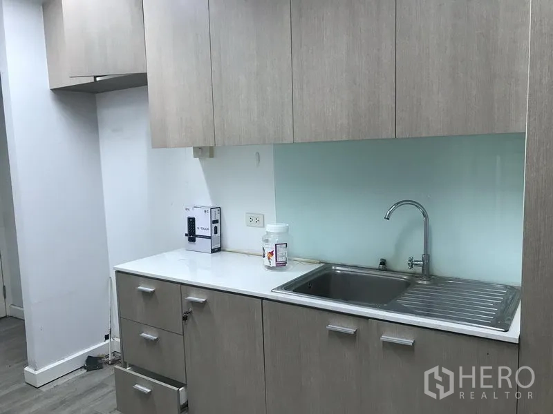 Retail Space for rent in Pathum Wan, Bangkok - Pantry with stainless sink, light wood cabinets and solid-surface countertop.