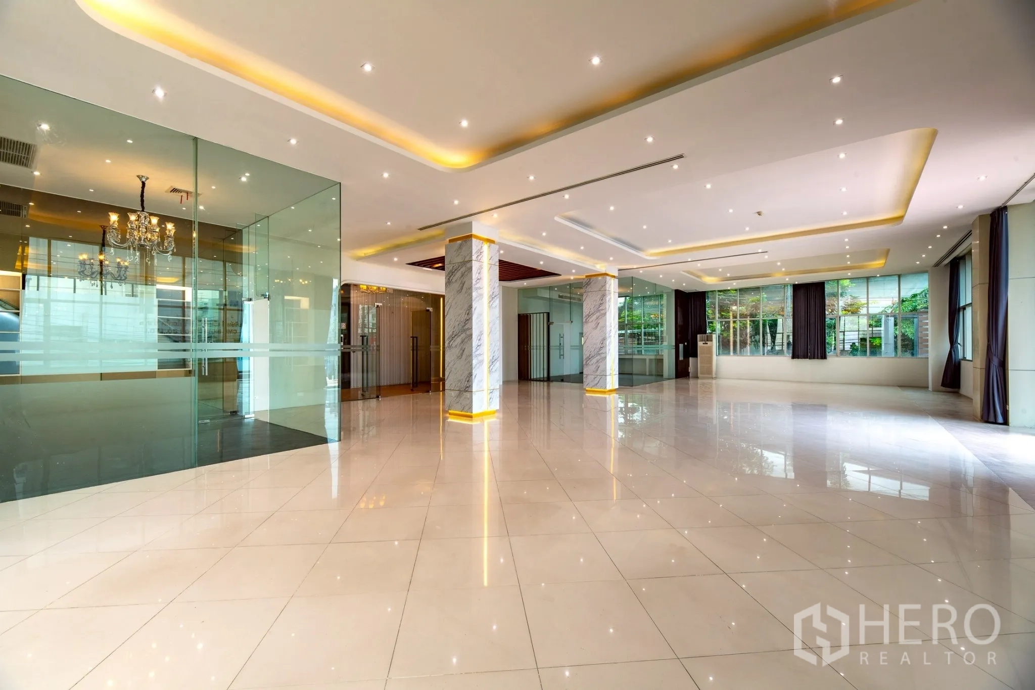 Office Space for rent in Wang Thonglang, Bangkok - Grand lobby with polished tile floors, glass-walled rooms and chandelier lighting.