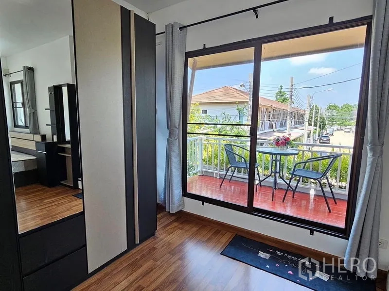 Townhouse for rent - Private balcony off the master bedroom with table, chairs and neighborhood view.
