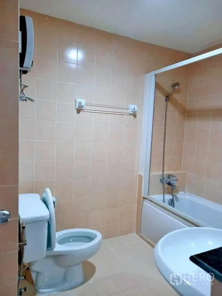 Condominium for rent in Khlong Toei, Bangkok - Second bathroom with tiled walls, bathtub-shower combo and toilet.