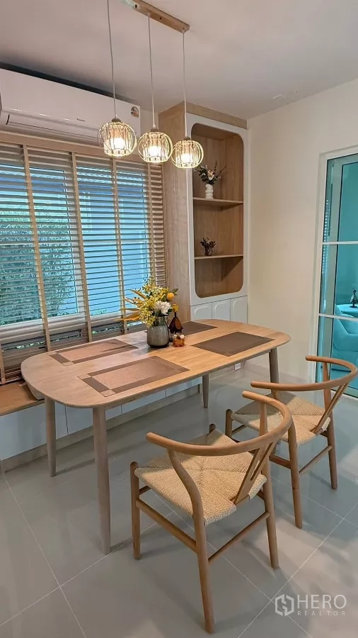 Detached House for rent in Bang Phli, Samut Prakan - Cozy dining nook with a wooden table, two chairs, and pendant lights.