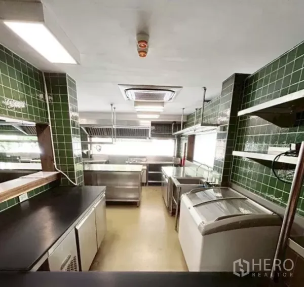Retail Space for rent in Yan Nawa, Bangkok - Professional kitchen with green tile walls, stainless appliances, sinks, and ventilation hoods.