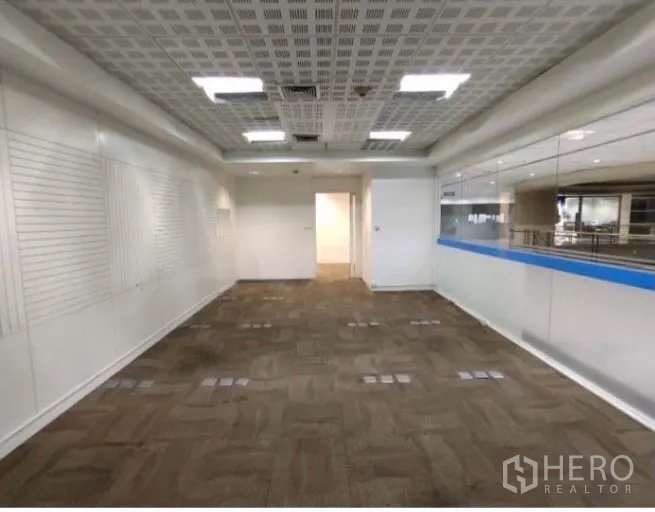 Office Space for rent in Phaya Thai, Bangkok - Bright 45 sqm office interior with carpet flooring, drop ceiling lights, air-conditioning vents, white walls and a long glass partition in Phaya Thai, Bangkok.