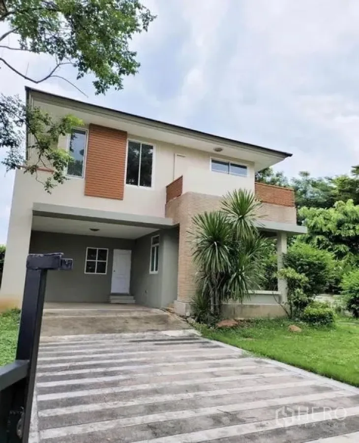 Detached House for sale in Saphan Sung, Bangkok - Front facade of a modern detached house with covered parking and a long striped driveway.