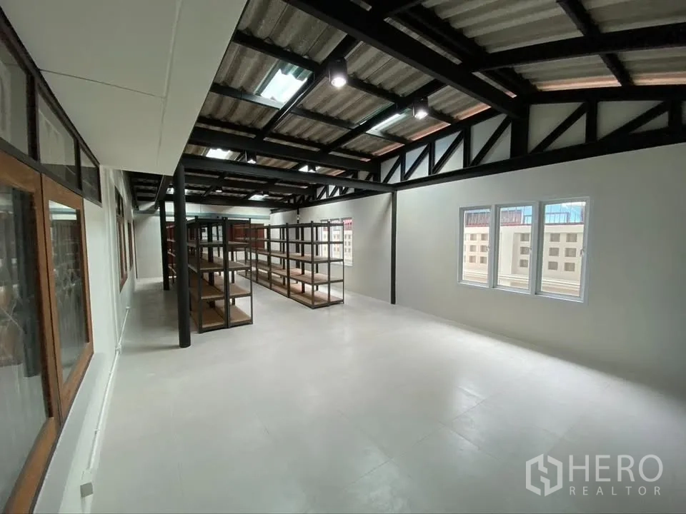 Detached House for rent in Suan Luang, Bangkok - Upper-level multipurpose room with exposed trusses and storage shelves.