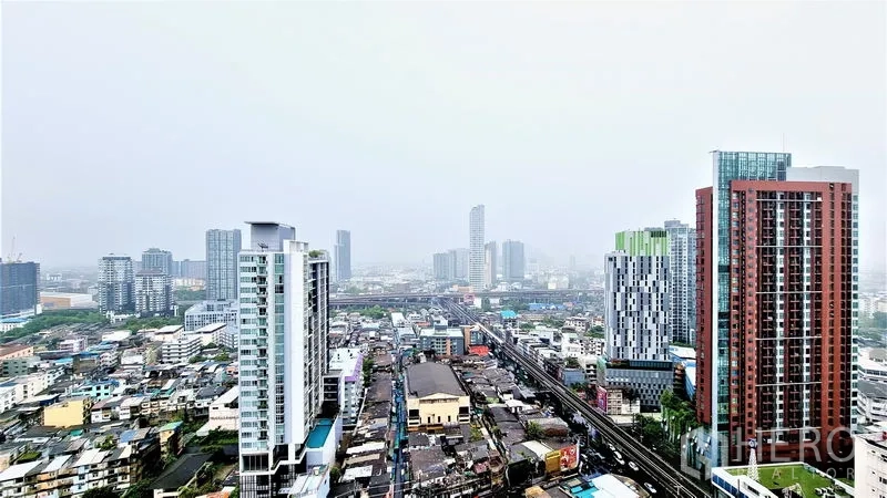 คอนโด ขายในWatthana, Bangkok - วิวสกายไลน์ชั้นสูงย่านพระโขนง มองเห็นแนวรถไฟฟ้าบีทีเอสและตึกสมัยใหม่