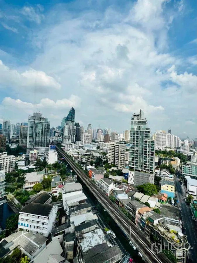 Condominium for rent or sale in Khlong Toei, Bangkok - Daytime cityscape of the Thonglor area with BTS track running through.
