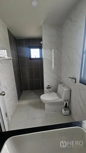Detached House for rent in Bang Bo, Samut Prakan - Bathroom with walk-in shower, white tiles and window.