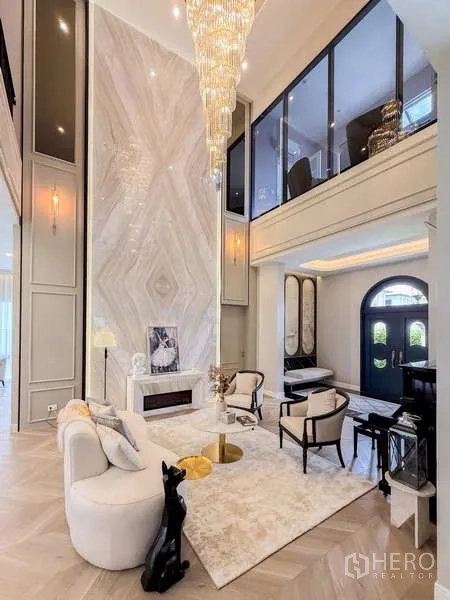 Detached House for rent or sale in Bang Kapi, Bangkok - Grand lounge with soaring ceiling, statement chandelier and gallery level.