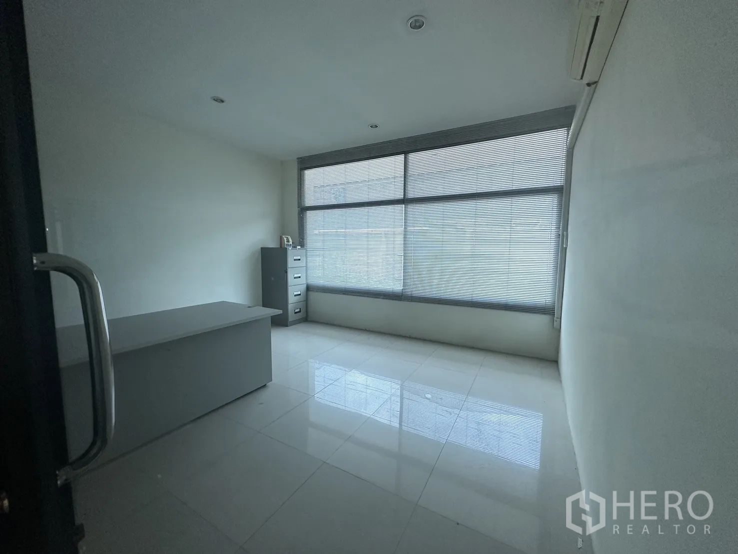 Factory for rent or sale in Prawet, Bangkok - Private office with desk, filing cabinet and wide glazed window.