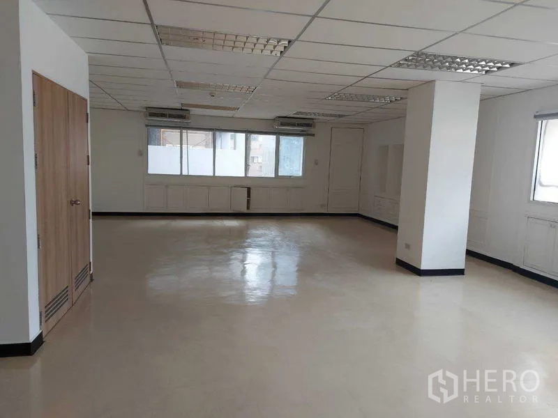 Office Space for rent in Pathum Wan, Bangkok - Spacious open-plan office with grid ceiling lights, wall-mounted air conditioners, and large windows.