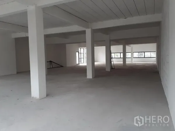 Office Space for rent in Khlong Toei, Bangkok - Unfinished office interior with white columns, ladder, and long strip windows ready for fit‑out.