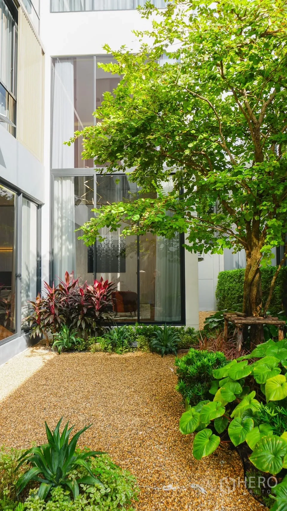 Detached House for rent or sale in Bang Kapi, Bangkok - Estate entrance and modern pavilion with large dog sculpture and landscaping.