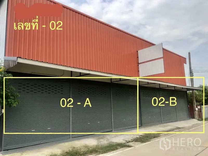 Warehouse for rent in Lam Luk Ka, Pathum Thani - Front facade showing two warehouse bays marked A and B with rolling doors.