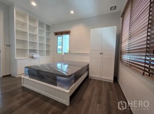 Detached House for rent - Bright bedroom with white built-in shelving, wardrobe, queen bed and warm wood flooring.