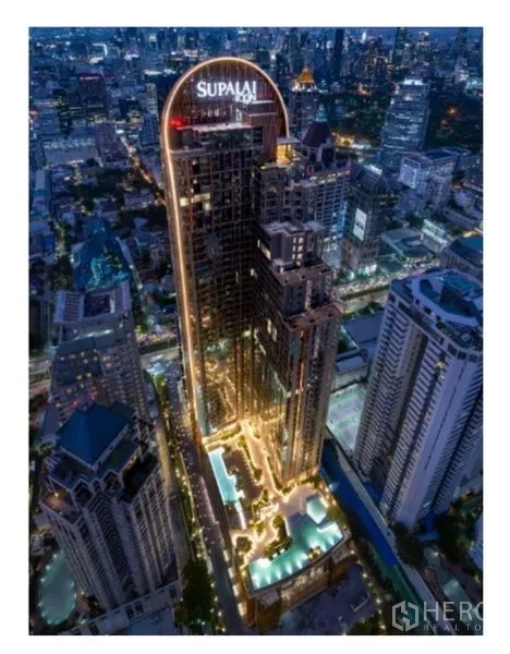 คอนโด ให้เช่าในSathon, Bangkok - ภาพมุมสูงยามค่ำของคอนโดไฮไรส์โดดเด่นท่ามกลางสกายไลน์สาทร