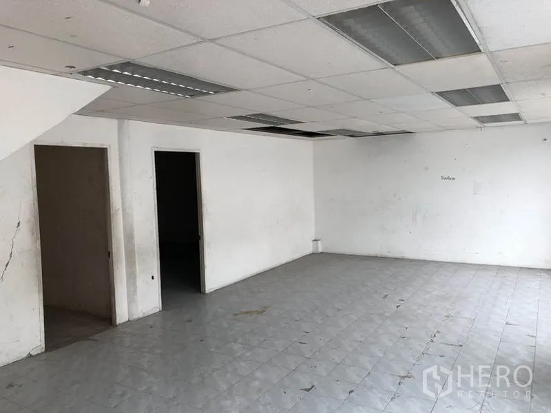 Warehouse for rent in Suan Luang, Bangkok - Tiled office room inside the warehouse with drop ceiling and separate doorways.