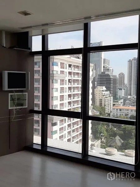 Office Space for rent in Bang Rak, Bangkok - Floor-to-ceiling windows showing Bangkok skyline from an upper-floor office near BTS Sala Daeng.