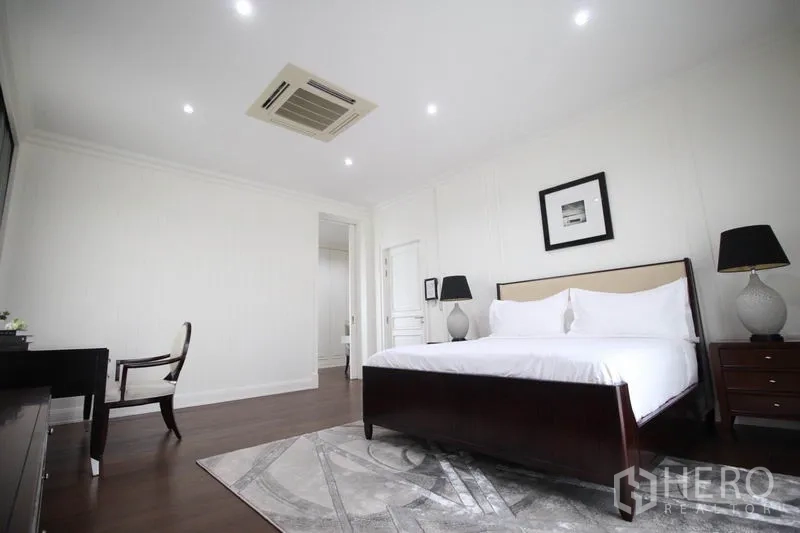Detached House for rent or sale - Spacious primary bedroom with wood flooring, desk, and doorway to the en-suite bathroom.