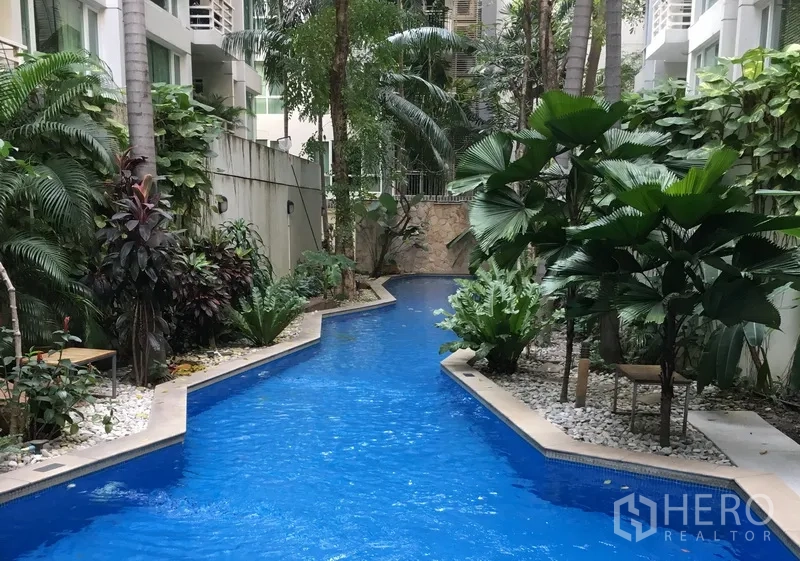คอนโด ขายในKhlong Toei, Bangkok - สระว่ายน้ำสไตล์รีสอร์ทท่ามกลางสวนทรอปิคอลร่มรื่น