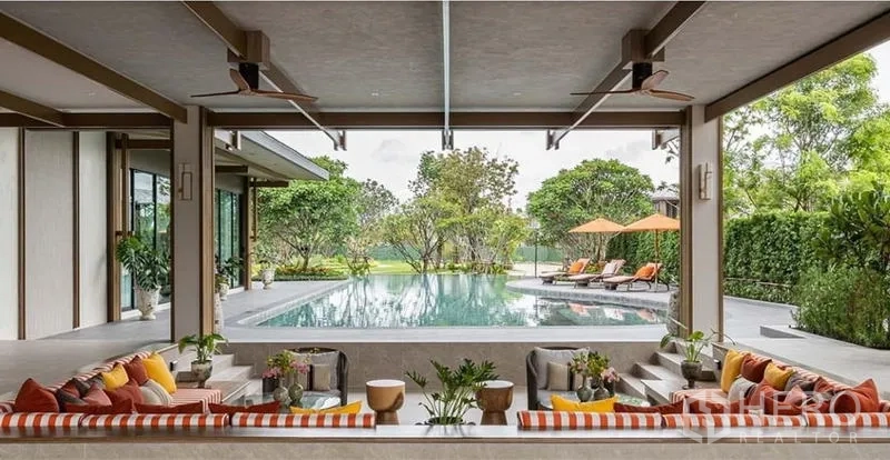 Detached House for rent in Bang Kapi, Bangkok - Clubhouse lounge opening to a resort-style swimming pool and landscaped garden