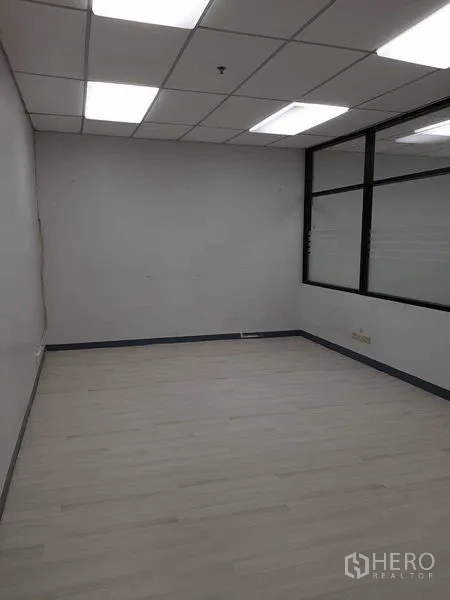 Office Space for rent in Khlong Toei, Bangkok - Private meeting room with glass partition and bright ceiling panels.