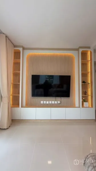 Detached House for rent in Bang Phli, Samut Prakan - Living room feature wall with built-in shelves and a mounted 65-inch TV.