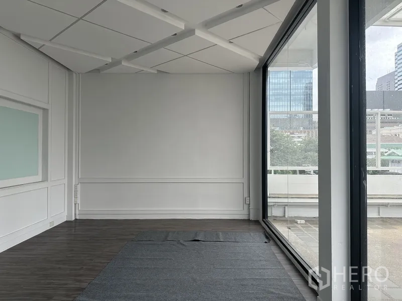 Retail Space for rent in Bang Rak, Bangkok - Corner retail space with full‑height glass looking out to the terrace.