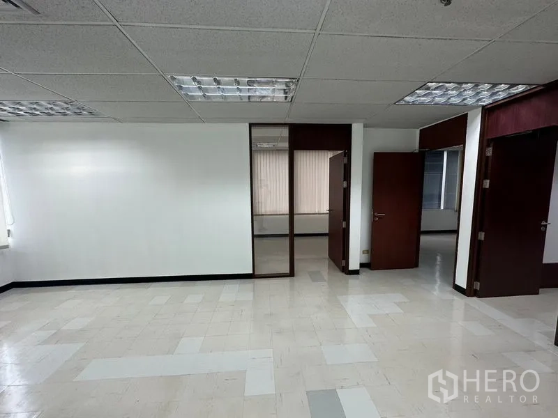 Office Space for rent in Chatuchak, Bangkok - Central office zone featuring a glass partition and several wooden doors.