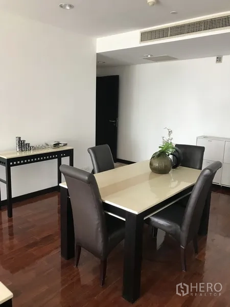 Condominium for rent in Khlong Toei, Bangkok - Four-seat dining table beside a console table in a minimalist interior.