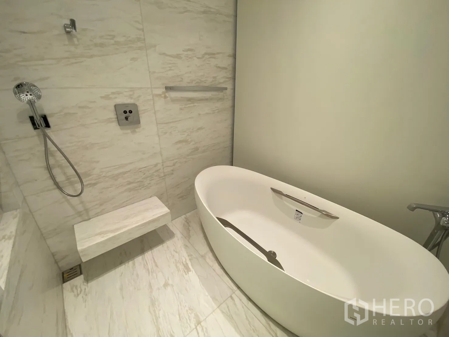 Property Image #4 for property HRE00669