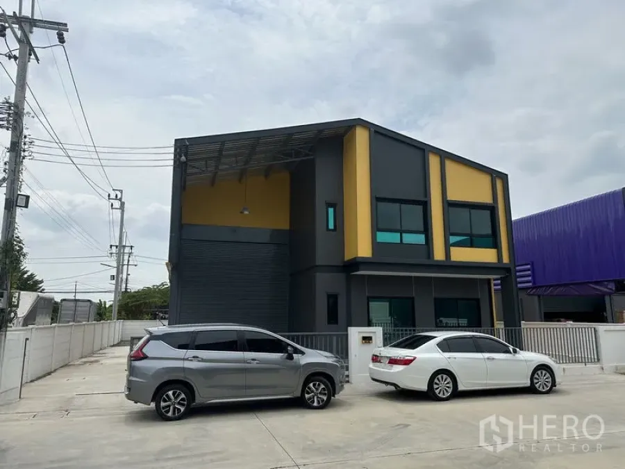 Factory for rent or sale in Bang Yai, Nonthaburi - Modern two-storey mini factory with yellow facade, roller shutter and parking in Bang Yai.