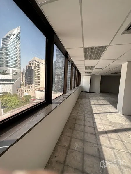 Office Space for rent in Pathum Wan, Bangkok - Open-plan office with a full wall of windows and Bangkok skyline views in Phloen Chit.