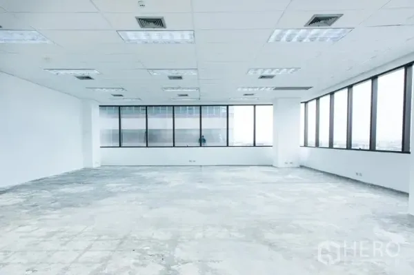 Office Space for rent in Bang Na, Bangkok - Spacious 133 sqm office floor plate with natural light from two sides and ceiling light panels.