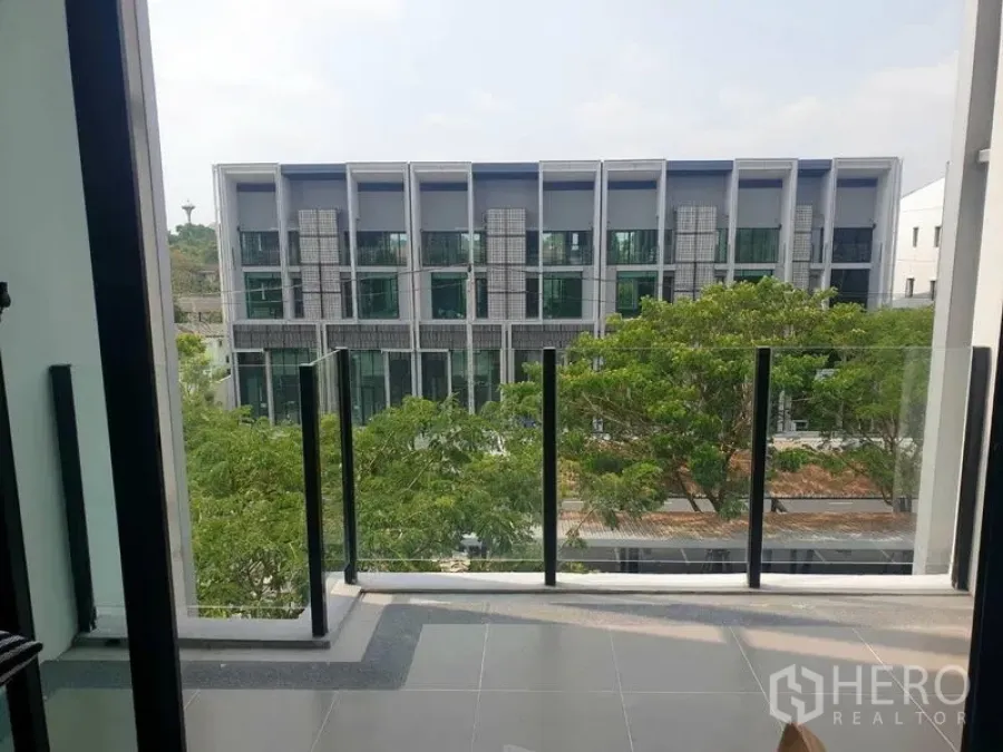 Home Office for rent in Bang Phli, Samut Prakan - Another balcony outlook to modern row houses and street trees.