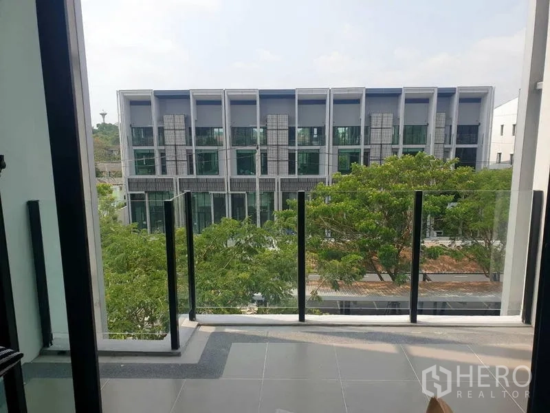 Home Office for rent in Bang Phli, Samut Prakan - Another balcony outlook to modern row houses and street trees.