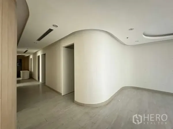 Retail Space for rent in Pathum Wan, Bangkok - Corner area with rounded partition walls leading to multiple rooms.